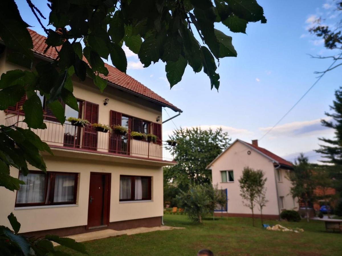 Apartments Celopek Licko Petrovo Selo Exterior photo